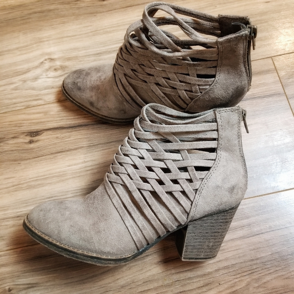 Big Buddha Taupe Faux Suede stacked heel back zipper woven ankle boot 7